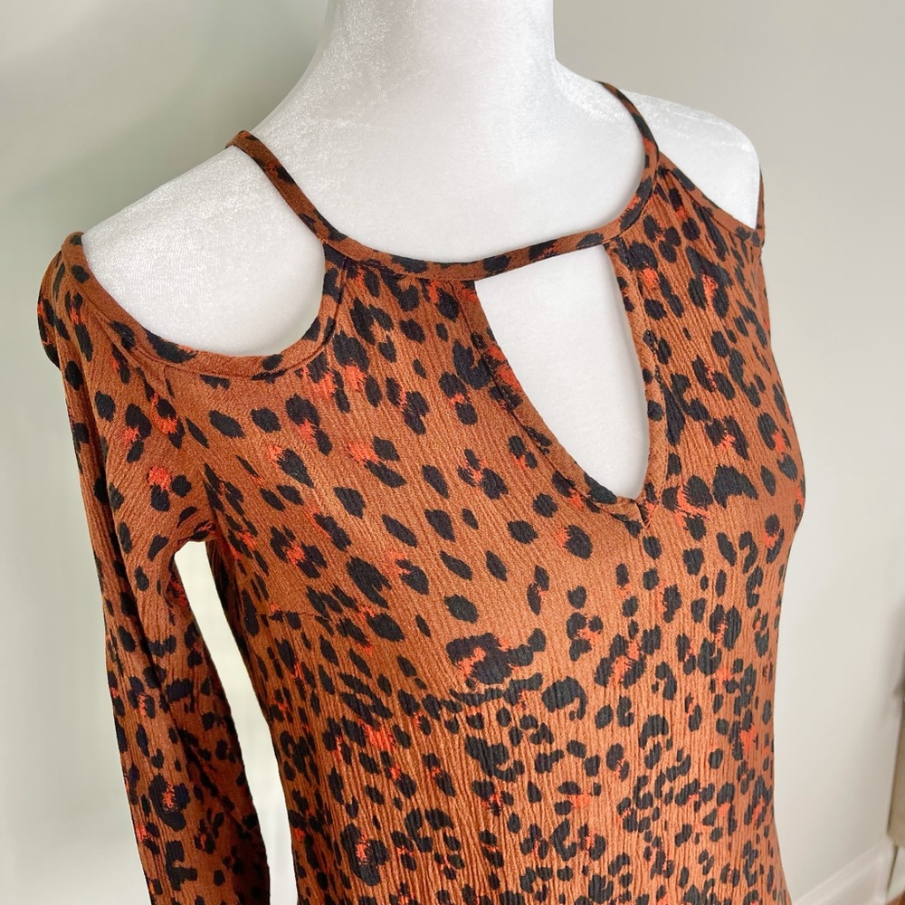 Cold Shoulder Top - Picture 7 of 16